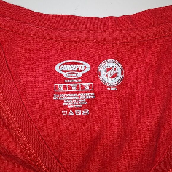 NHL Chicago Blackhawks Hockey Women's Graphic Tee Size XS - Picture 4 of 4